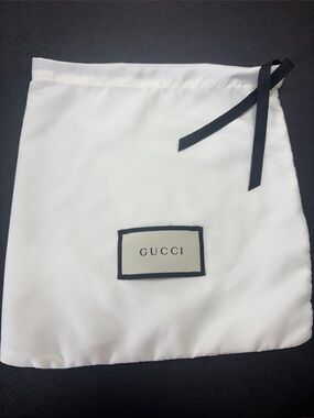 Gucci *New*🖤White and Black long Wallet Dusty Bag